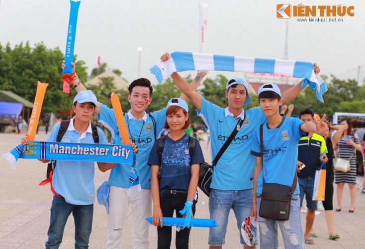 Fan phat cuong vi Man City nhung van muon DTVN thang