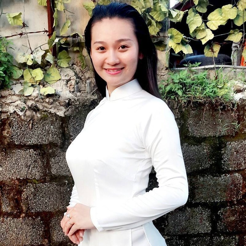 Nu cong an huyen chup anh khoe ve dep noi son cuoc-Hinh-7