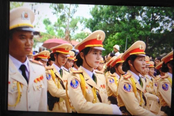 Nu CSGT xinh dep que Thanh Hoa bat ngo noi tieng