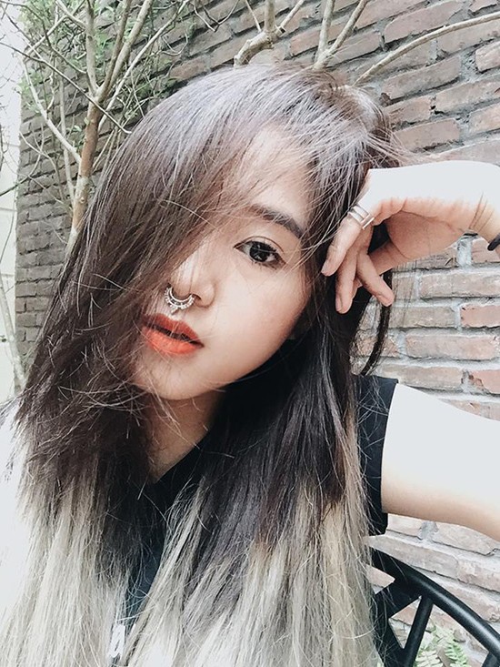 Hot girl me xo khuyen kieu mui trau nhu Co dau 8 tuoi