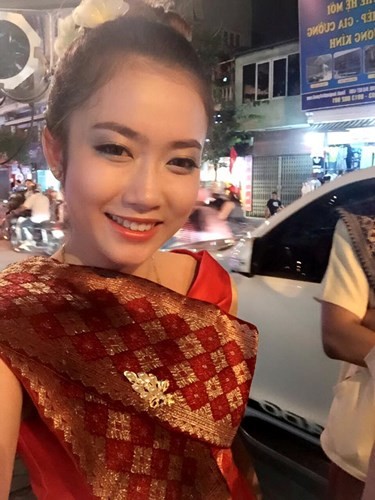 Hot girl Lao truong DH Duoc xinh dep, cuc me ao dai-Hinh-9