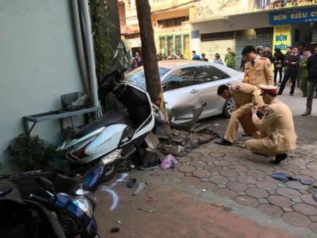 Tranh cai tai xe xe Camry tong chet nguoi la nam hay nu?-Hinh-3