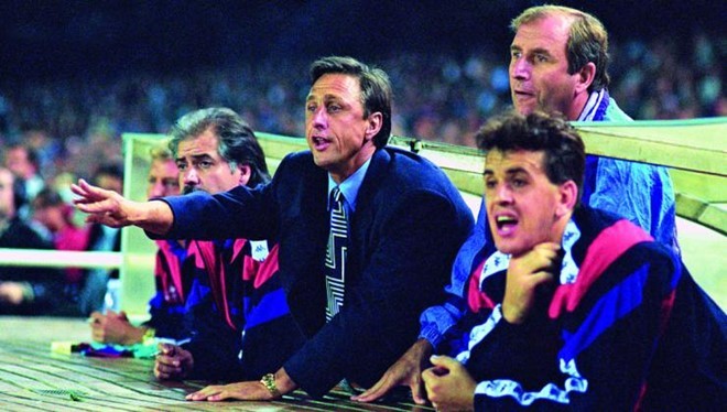 Johan Cruyff va nhung quyet dinh lam thay doi Barcelona