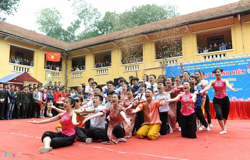 Nu canh sat tuong lai xinh tuoi nhay dan vu-Hinh-12