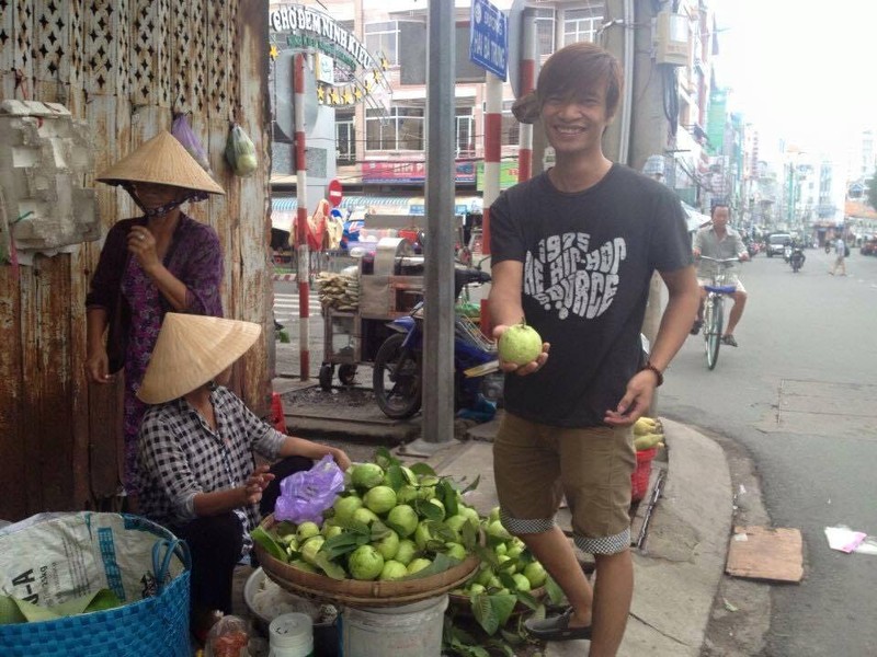 Ban oi khong an thua, Le Roi lai di... 