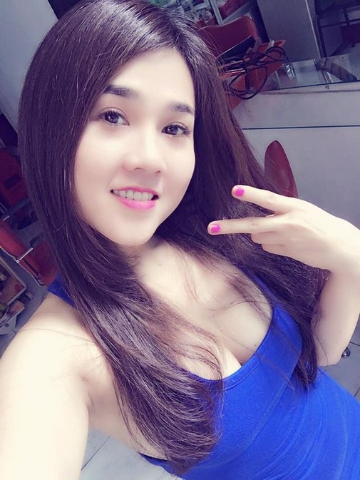 Chi gai Ngoc Trinh gay tranh cai vi thuong chup anh khoe nguc-Hinh-7