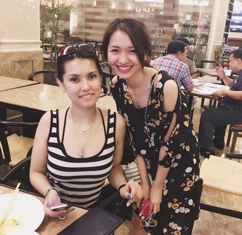 Danh tinh co gai Viet chup anh cung Maria Ozawa hut ngan like