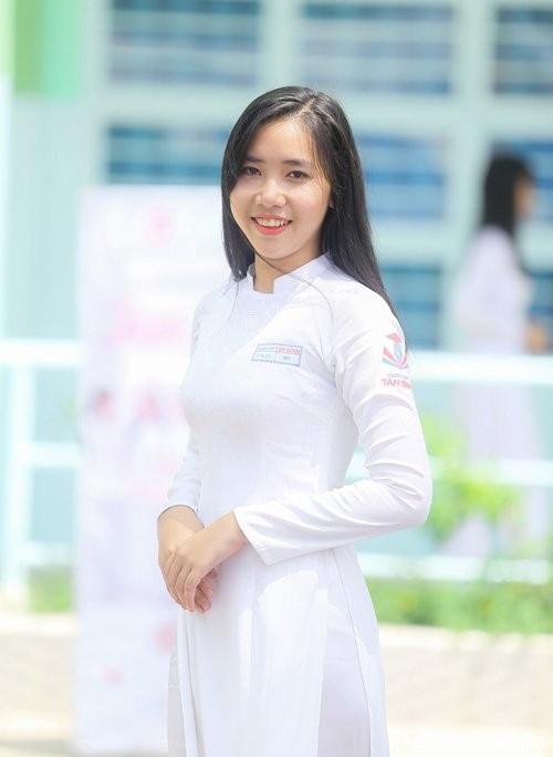 Ngam nu sinh Viet diu dang trong ta ao dai trang-Hinh-7