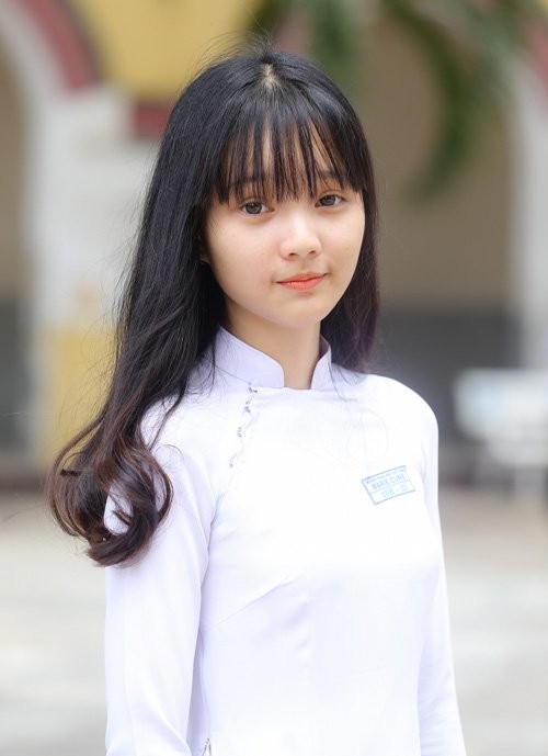 Ngam nu sinh Viet diu dang trong ta ao dai trang