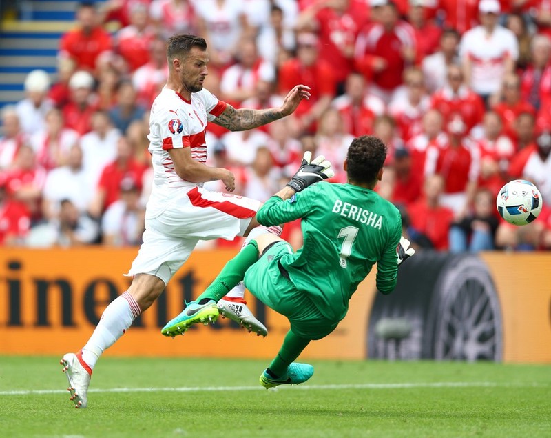 Euro 2016 Thuy Si 1 - 0 Albania: Dinh doat chi sau 5 phut-Hinh-3