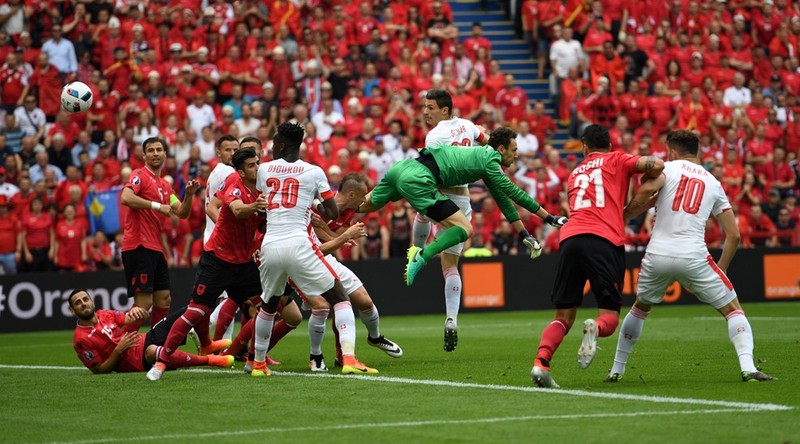 Euro 2016 Thuy Si 1 - 0 Albania: Dinh doat chi sau 5 phut