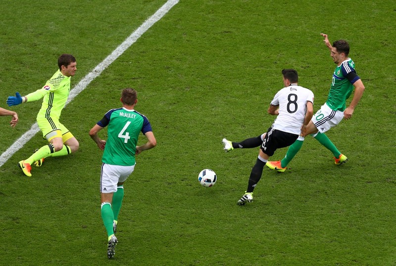 Euro 2016 Duc 1 - 0 Bac Ireland: Qua den cho Muller!-Hinh-3