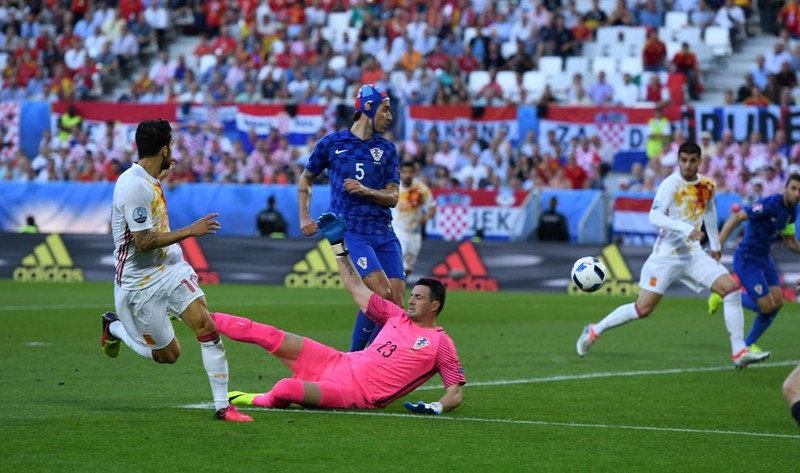 Euro 2016 Tay Ban Nha 0 - 1 Croatia: Nha vua thua e mat-Hinh-3