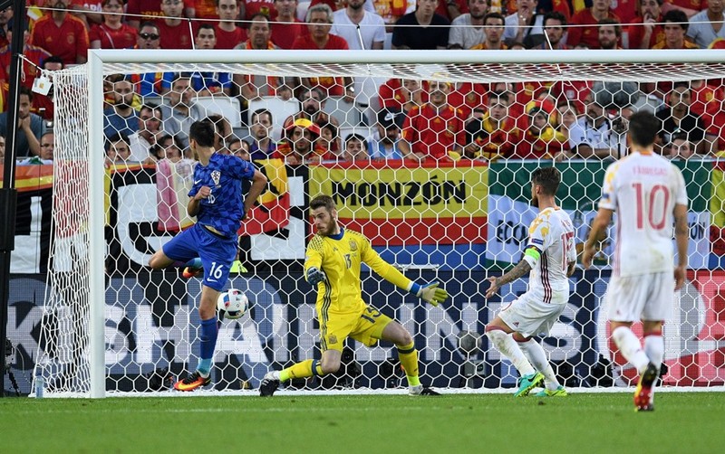 Euro 2016 Tay Ban Nha 0 - 1 Croatia: Nha vua thua e mat-Hinh-6