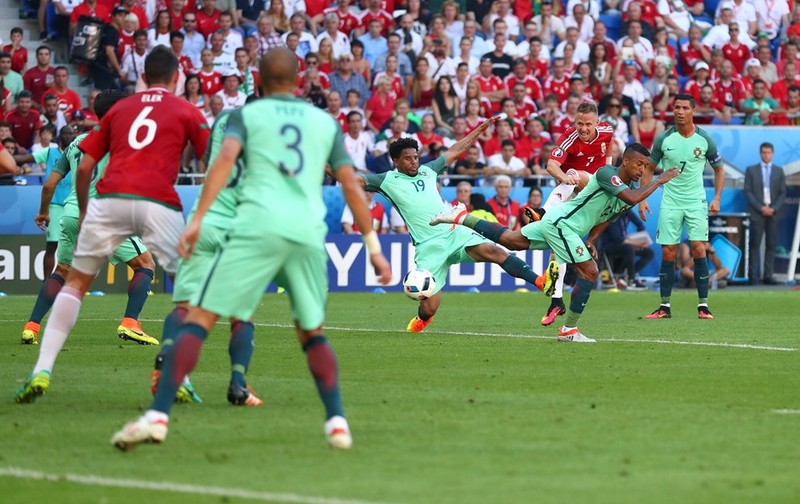 Euro 2016 Bo Dao Nha 3 – 3 Hungary: Tran cau dien ro-Hinh-10