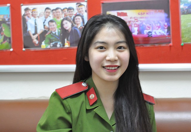 Nu sinh canh sat kep co 3 thanh nien tro thanh thieu uy-Hinh-4