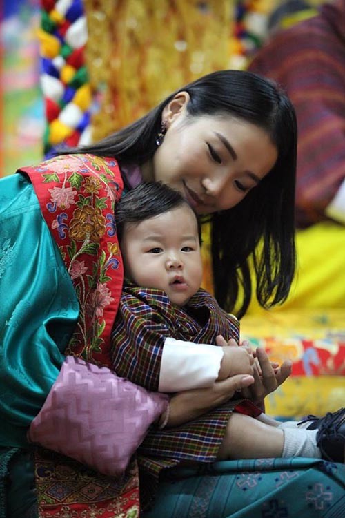 Ngay ngat ve de thuong cua Hoang tu Bhutan vua tron 1 tuoi-Hinh-5