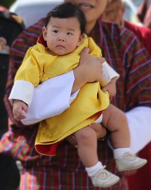 Ngay ngat ve de thuong cua Hoang tu Bhutan vua tron 1 tuoi-Hinh-7