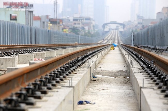 Ngam tuyen duong sat tren cao phuc vu 3 van khach moi gio o HN-Hinh-5