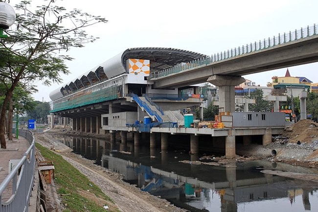 Ngam tuyen duong sat tren cao phuc vu 3 van khach moi gio o HN-Hinh-9