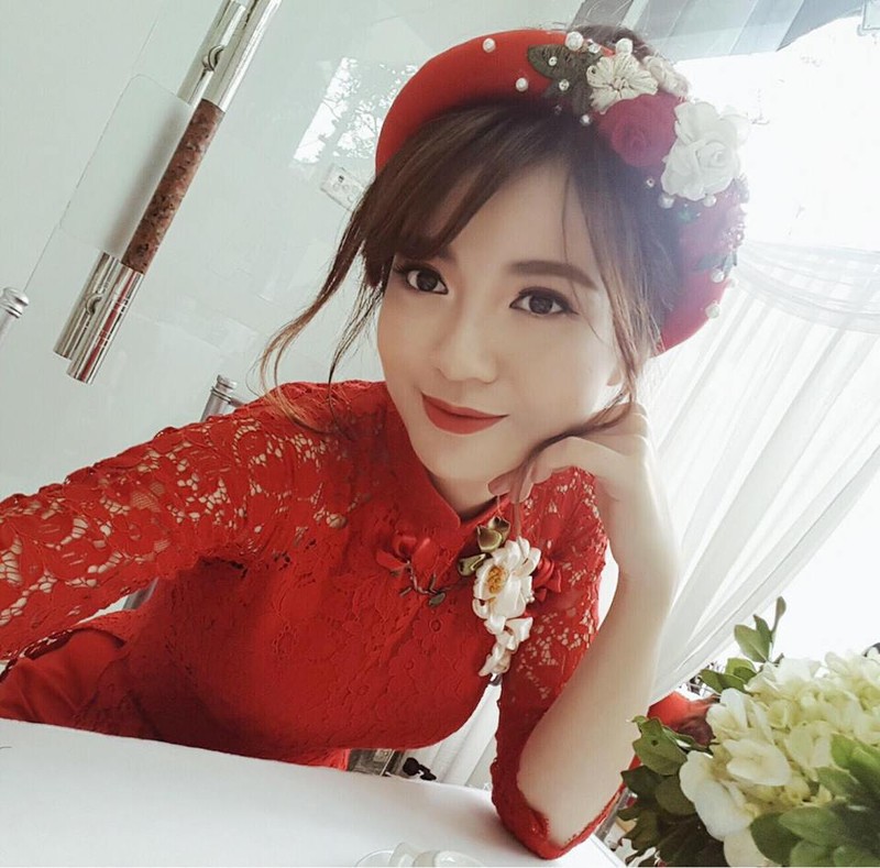 Hot girl fan MU Tu Linh rang ro trong ngay an hoi-Hinh-2