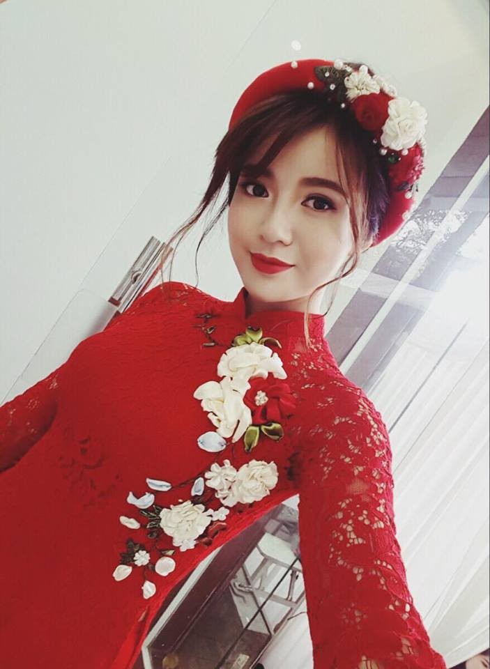 Hot girl fan MU Tu Linh rang ro trong ngay an hoi-Hinh-3