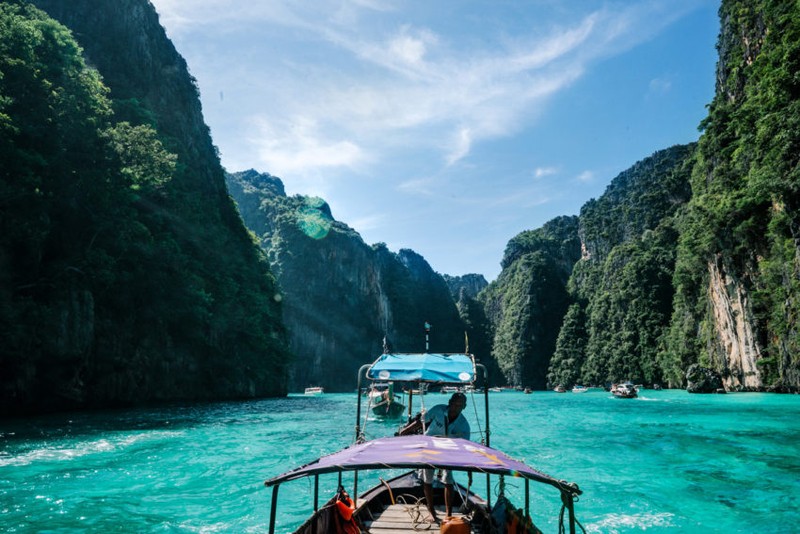 Nghi le 30/4, den Koh Phi Phi ngam thien duong bien xanh-Hinh-10