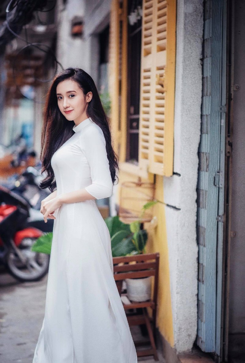 &quot;Ban sao Yoona&quot; khoe dang chuan, mat xinh trong ta ao dai-Hinh-6