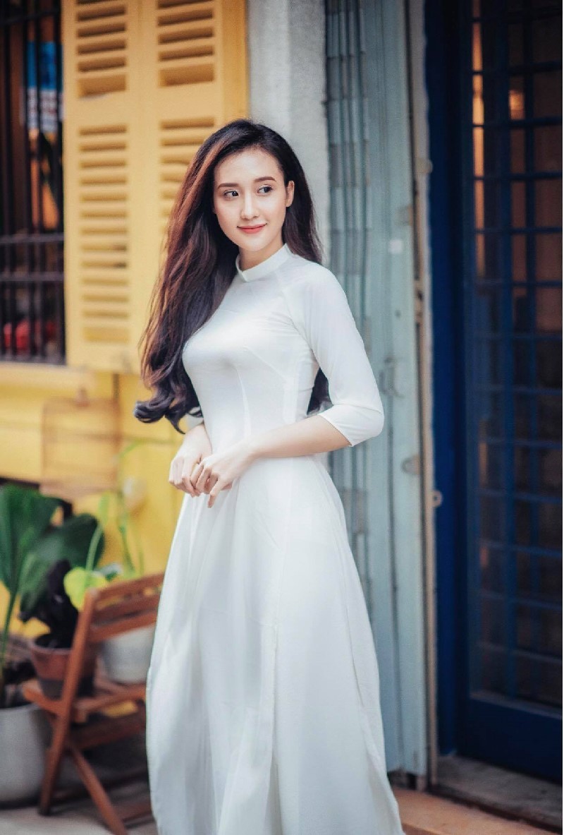 &quot;Ban sao Yoona&quot; khoe dang chuan, mat xinh trong ta ao dai-Hinh-8