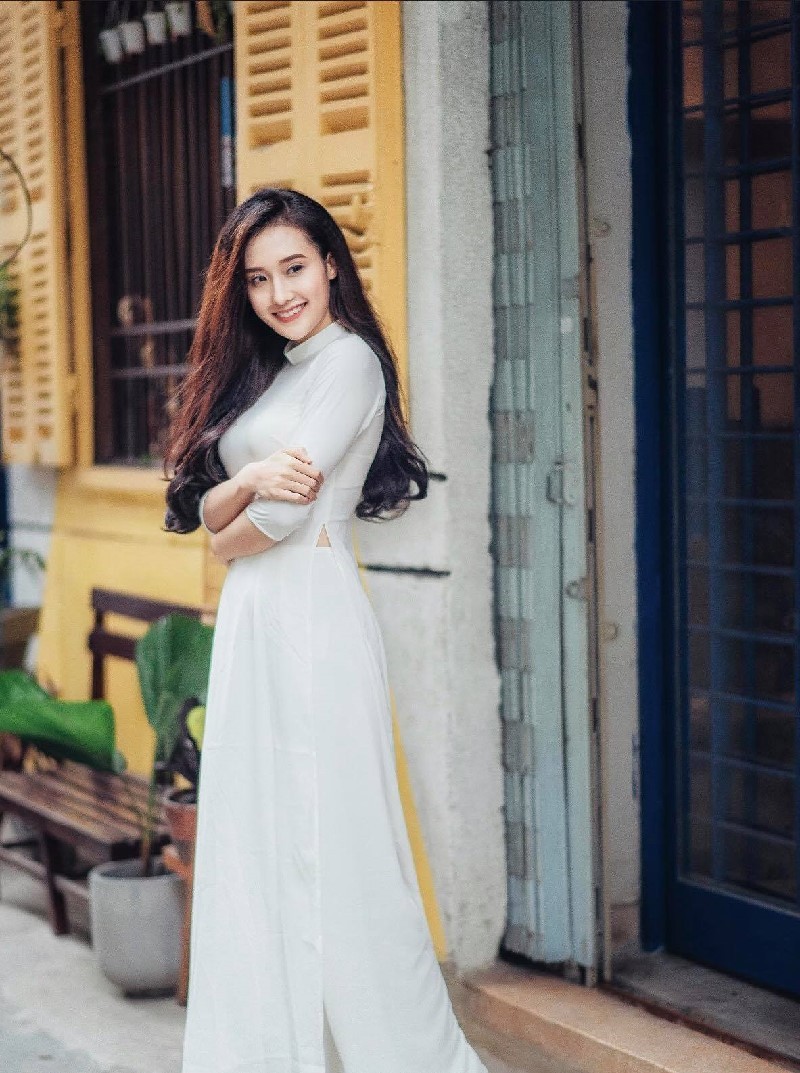 &quot;Ban sao Yoona&quot; khoe dang chuan, mat xinh trong ta ao dai-Hinh-9