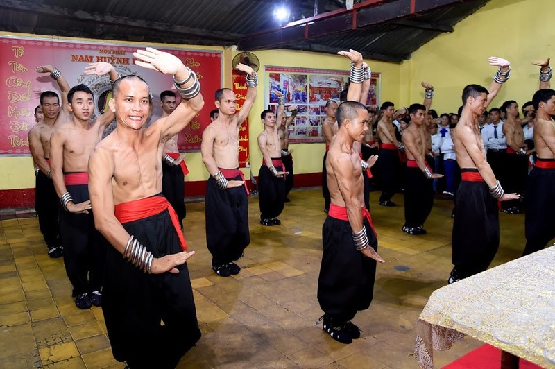 Co gi ben trong vo duong cua Nam Huynh Dao?-Hinh-3