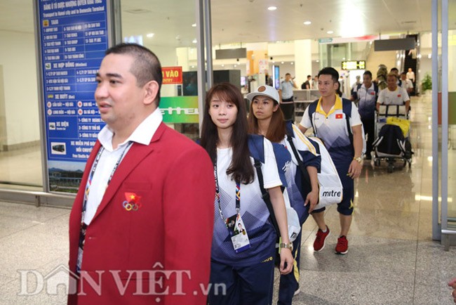 Co gai vang Duong Thuy Vi rang ro trong ngay tro ve-Hinh-2