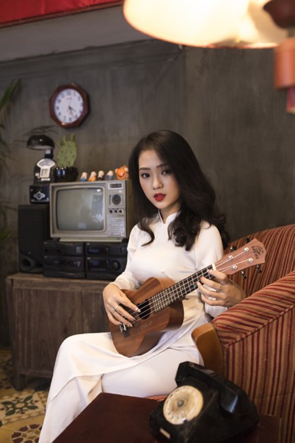 Nu sinh Nghe An gay sot vi mac ao dai qua xinh