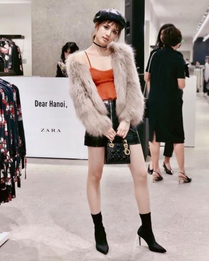Hot girl check-in tai cua hang H&M, Zara dau tien tai Ha Noi-Hinh-5