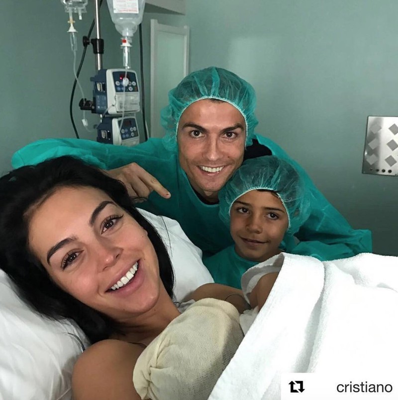 Ronaldo sung suong khi "len chuc bo" lan thu tu