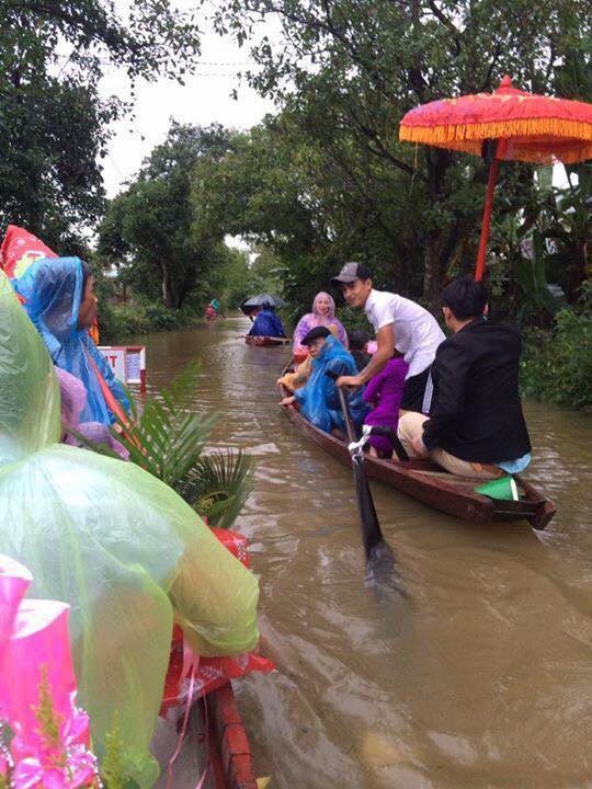 Co dau mac ao dai voi...quan dui trong dam cuoi ngay mua-Hinh-3