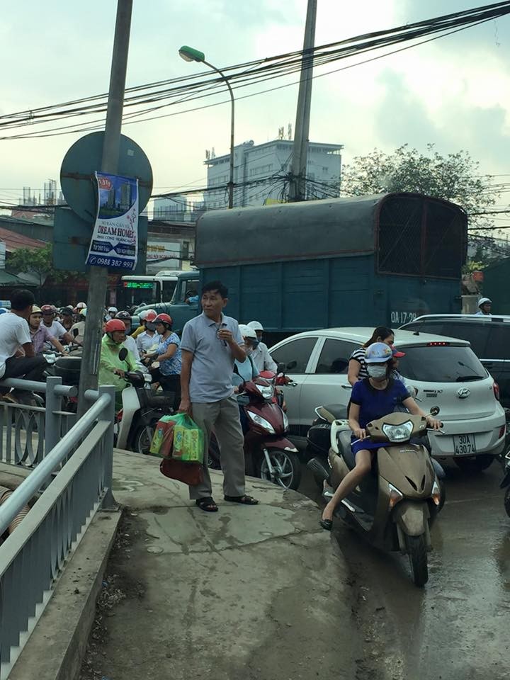 Ha Noi tac duong kinh hoang, nguoi dan bi 