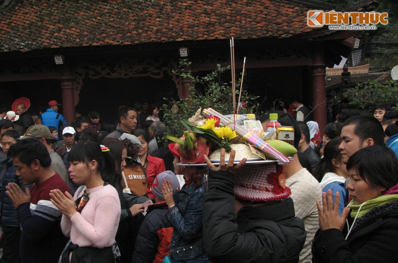 Mung ba Tet: Nguoi dan no nuc tray hoi chua Huong som-Hinh-14