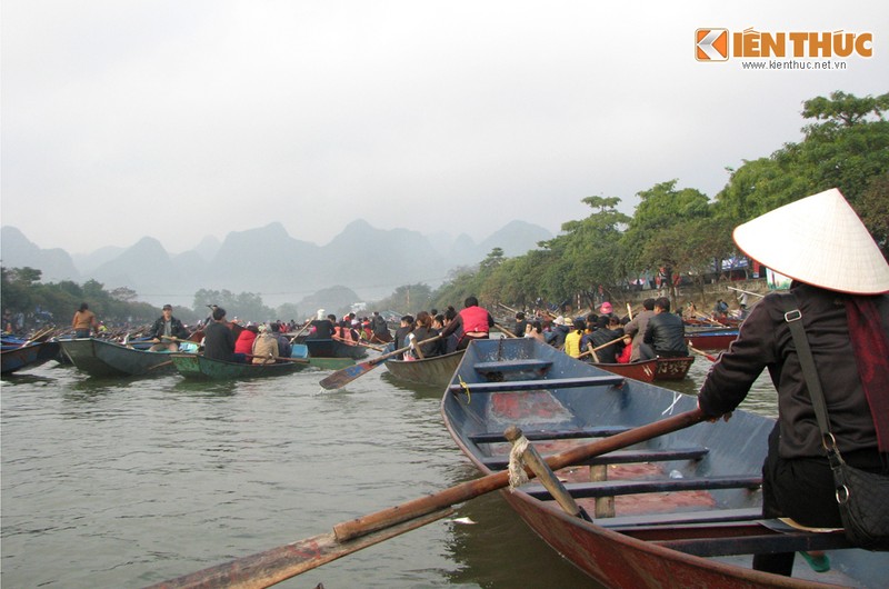 Mung ba Tet: Nguoi dan no nuc tray hoi chua Huong som-Hinh-5