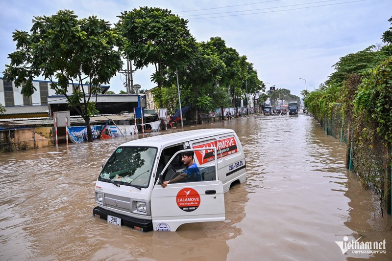 Can canh mot doan dai lo Thang Long ngap sau da 5 ngay-Hinh-3