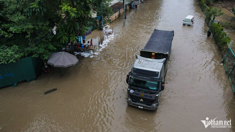 Can canh mot doan dai lo Thang Long ngap sau da 5 ngay