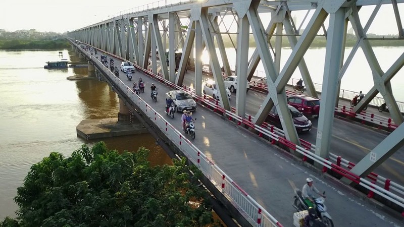 Danh sach 40 cay cau cua Ha Noi van con ngap, cam luu thong