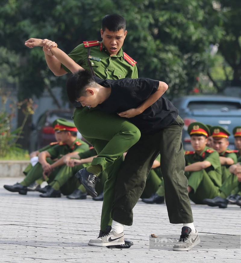 Hinh anh Canh sat bao ve Ha Noi trinh dien vo thuat dep mat-Hinh-9