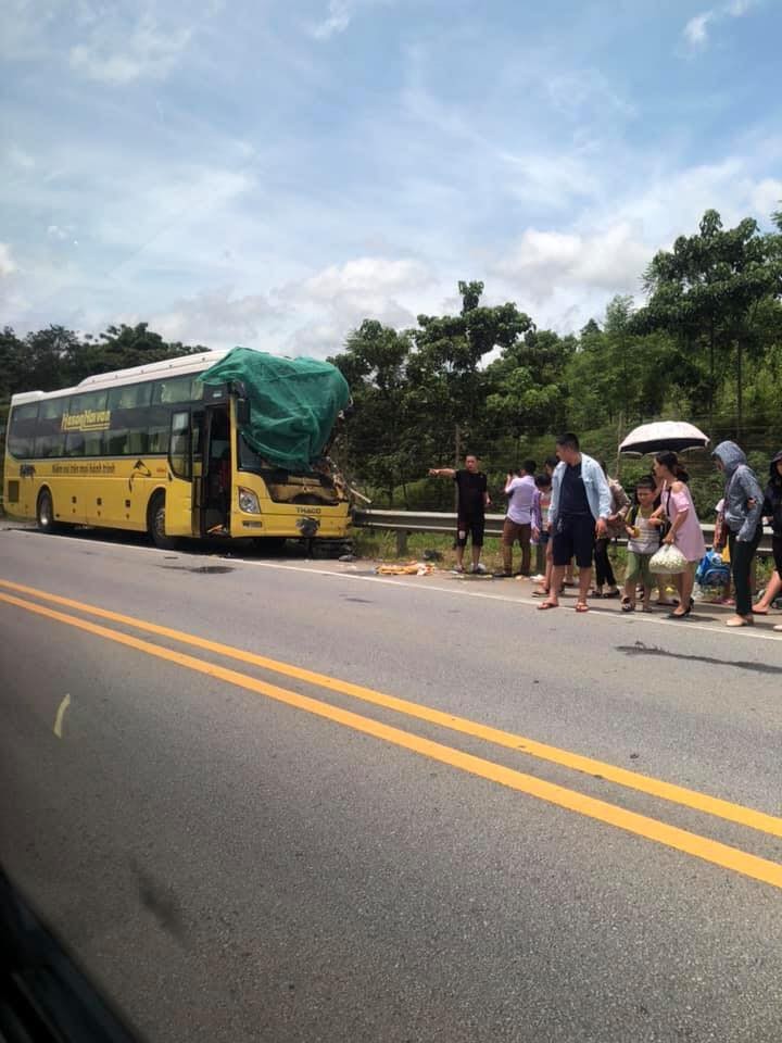 Xe khach vuot au gay tai nan tren cao toc Lao Cai-Hinh-2