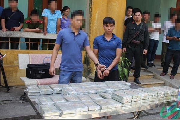 Hoa Binh: Bat 4 doi tuong, thu 100 banh heroin