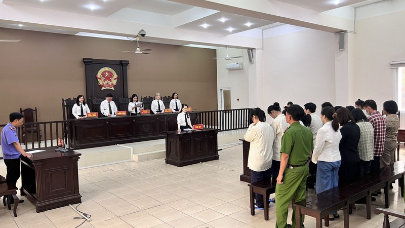 Binh Duong: Tuyen an 15 bi cao vu mua ban nguoi duoi 16 tuoi