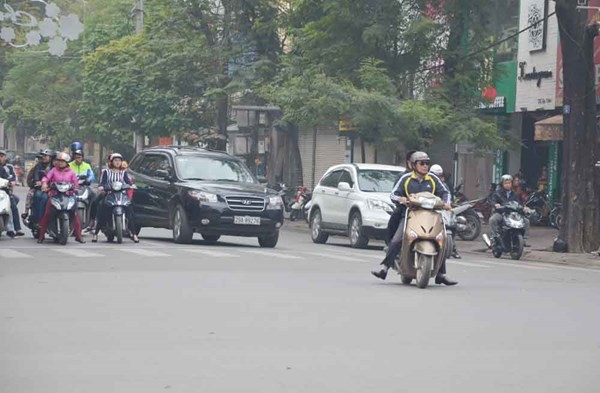 Xem dan Ha Noi vi pham giao thong ngay can Tet 2015-Hinh-11