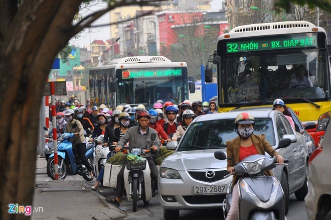 Duong pho thu do tac cung ngay lam viec dau nam-Hinh-13