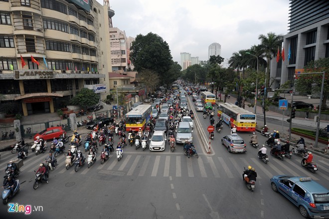 Duong pho thu do tac cung ngay lam viec dau nam-Hinh-9