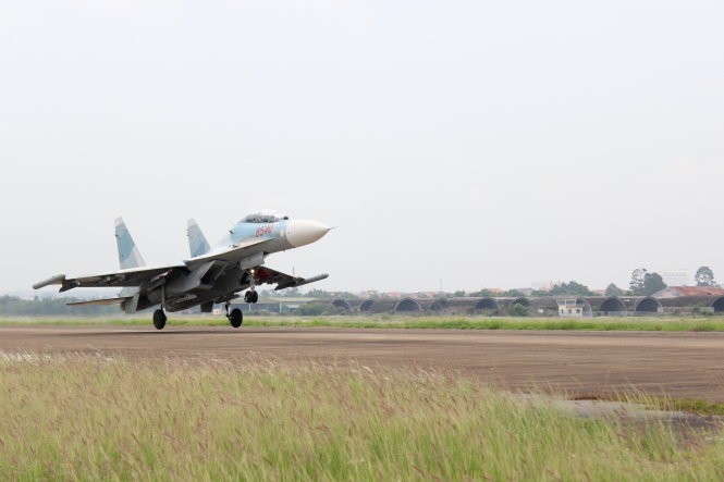 Mot ngay huan luyen bay cung tiem kich Su-30MK2-Hinh-11